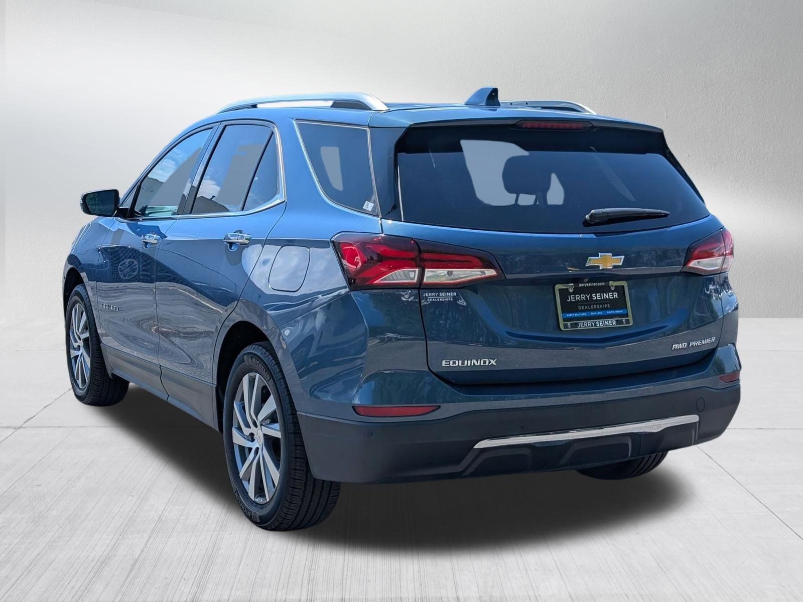 Used 2024 Chevrolet Equinox Premier AWD/4WD image 3