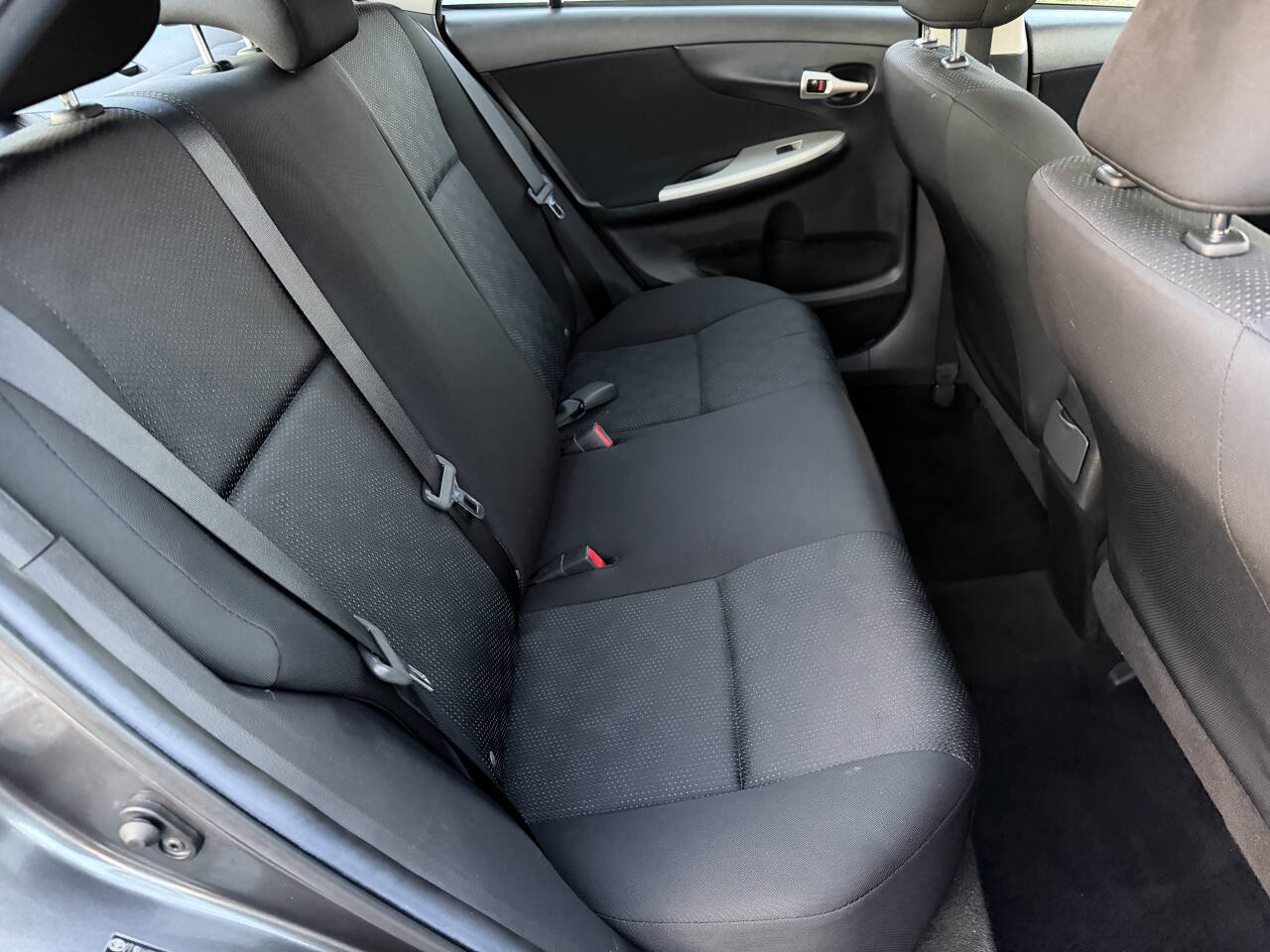 Used 2010 Toyota Corolla S image 32