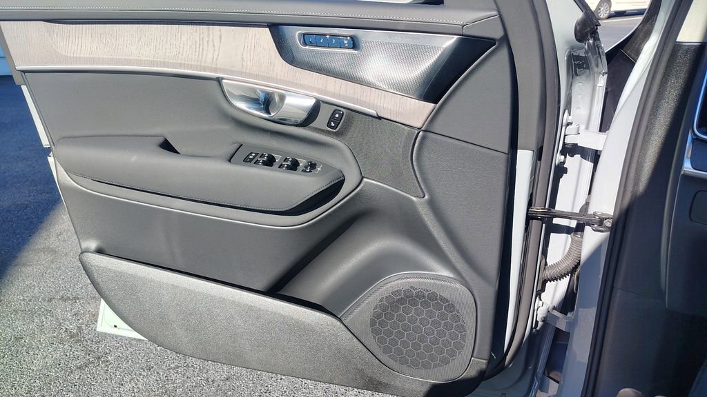 New 2026 Volvo XC90 B6 Ultra image 8