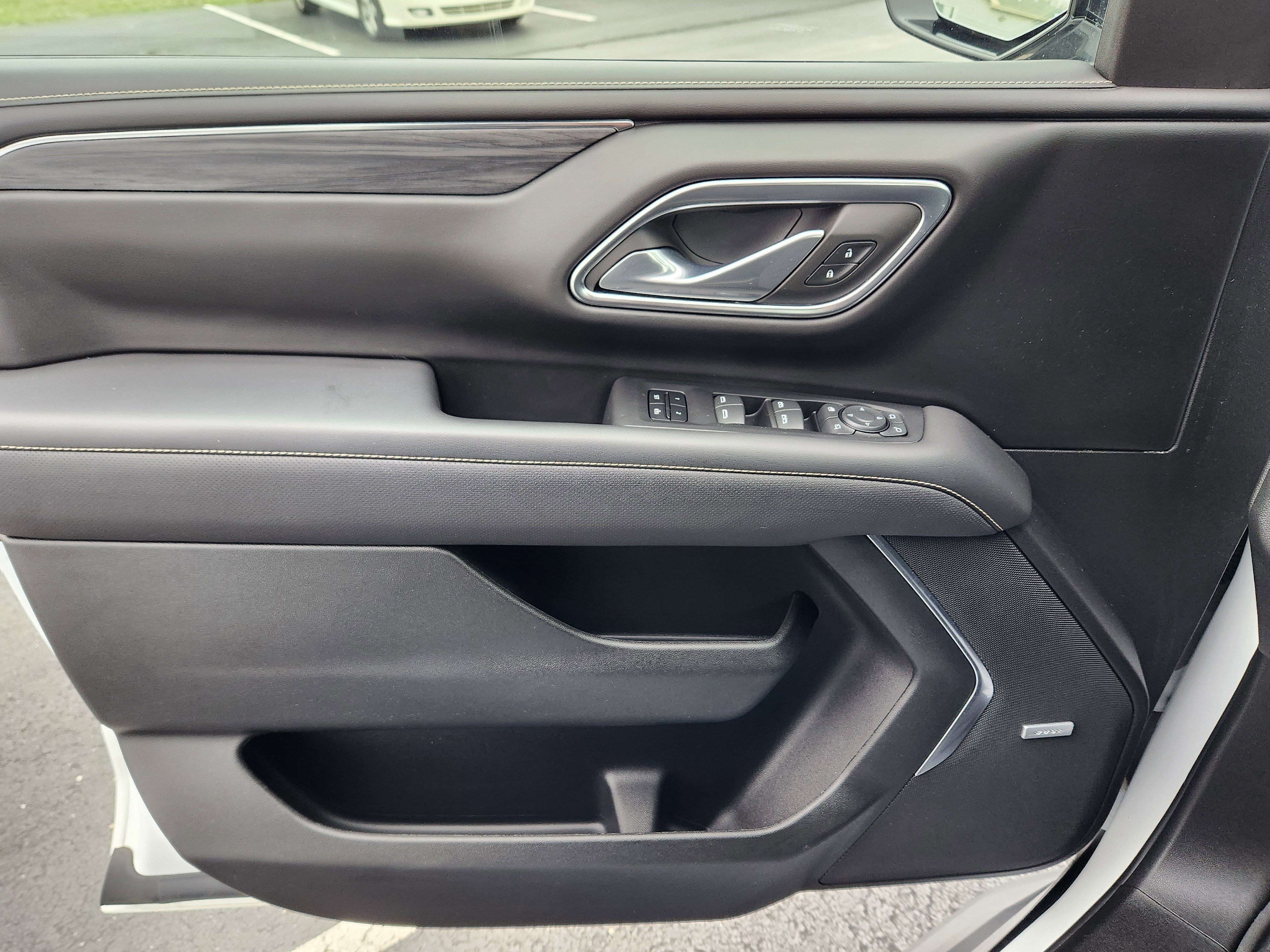 Used 2023 GMC Yukon XL SLT w/ SLT Luxury Package image 19