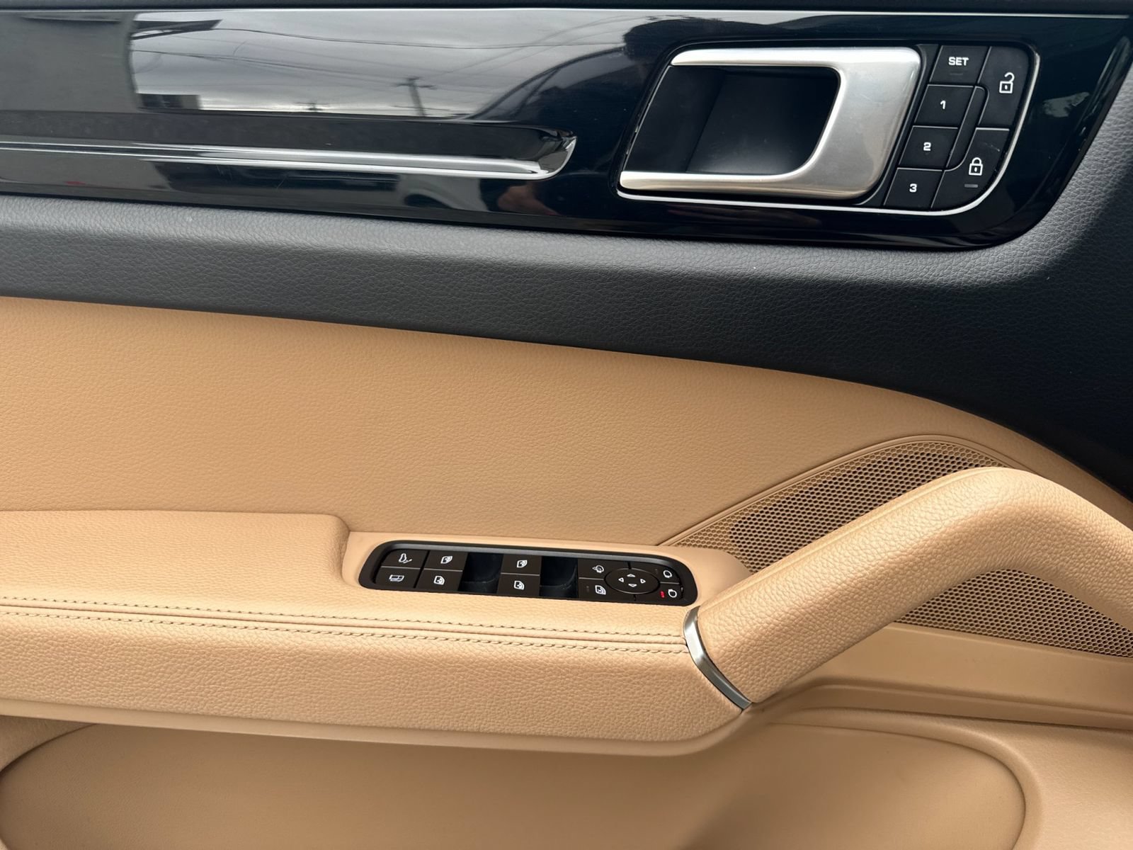 Certified 2022 Porsche Cayenne E-Hybrid AWD/4WD image 12
