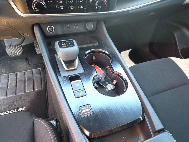 Used 2023 Nissan Rogue S image 18
