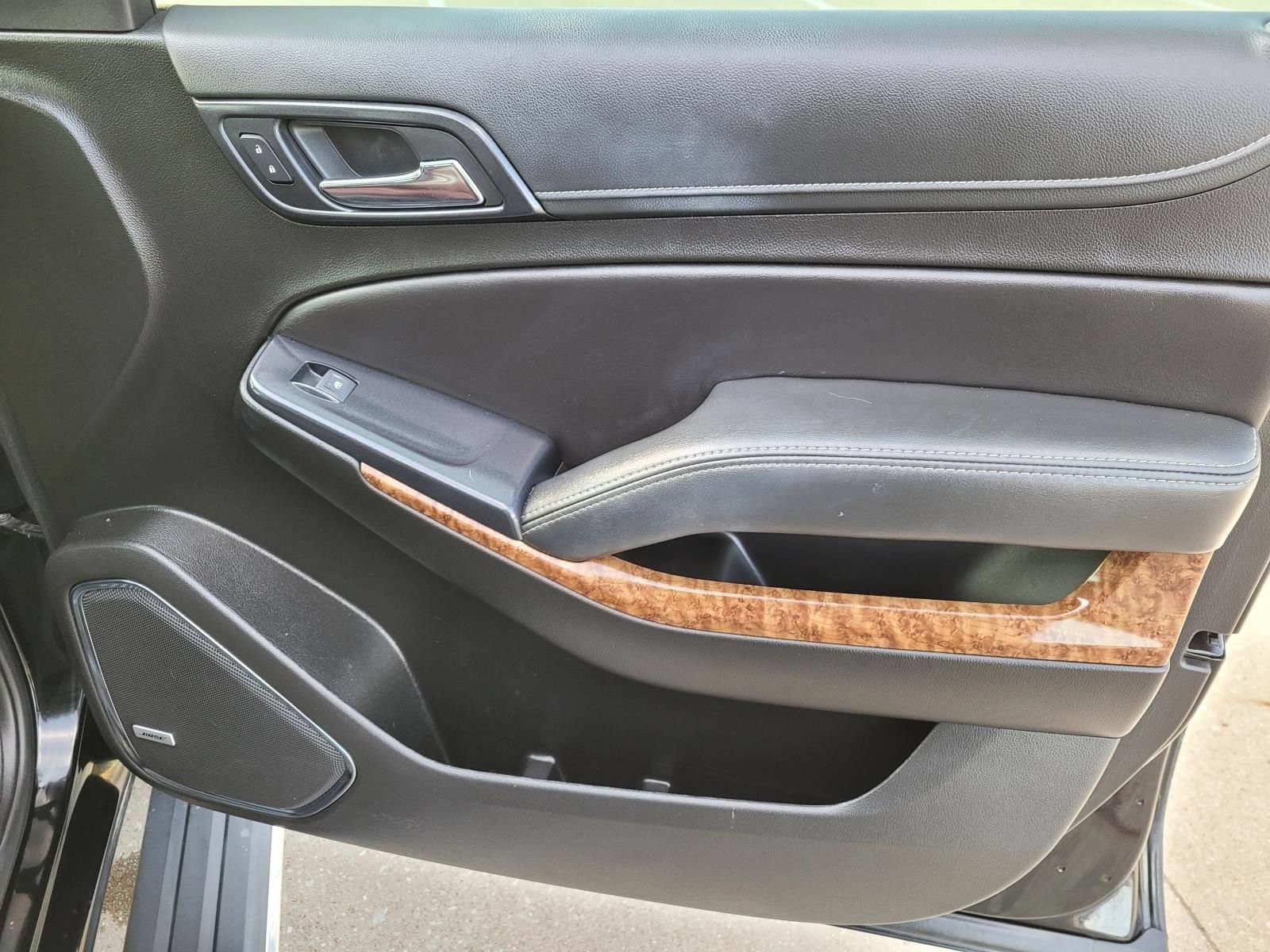 Used 2019 Chevrolet Suburban Premier w/ Premier Plus Edition RWD image 7