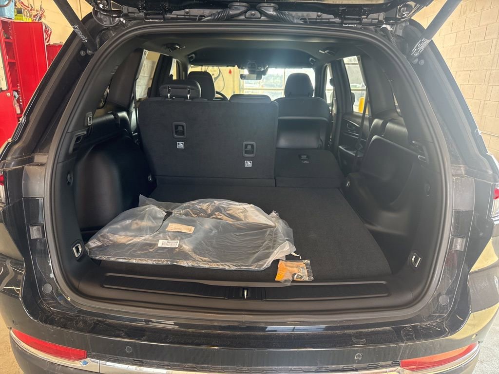 New 2025 Jeep Grand Cherokee Laredo w/ Luxury Tech Group I image 38