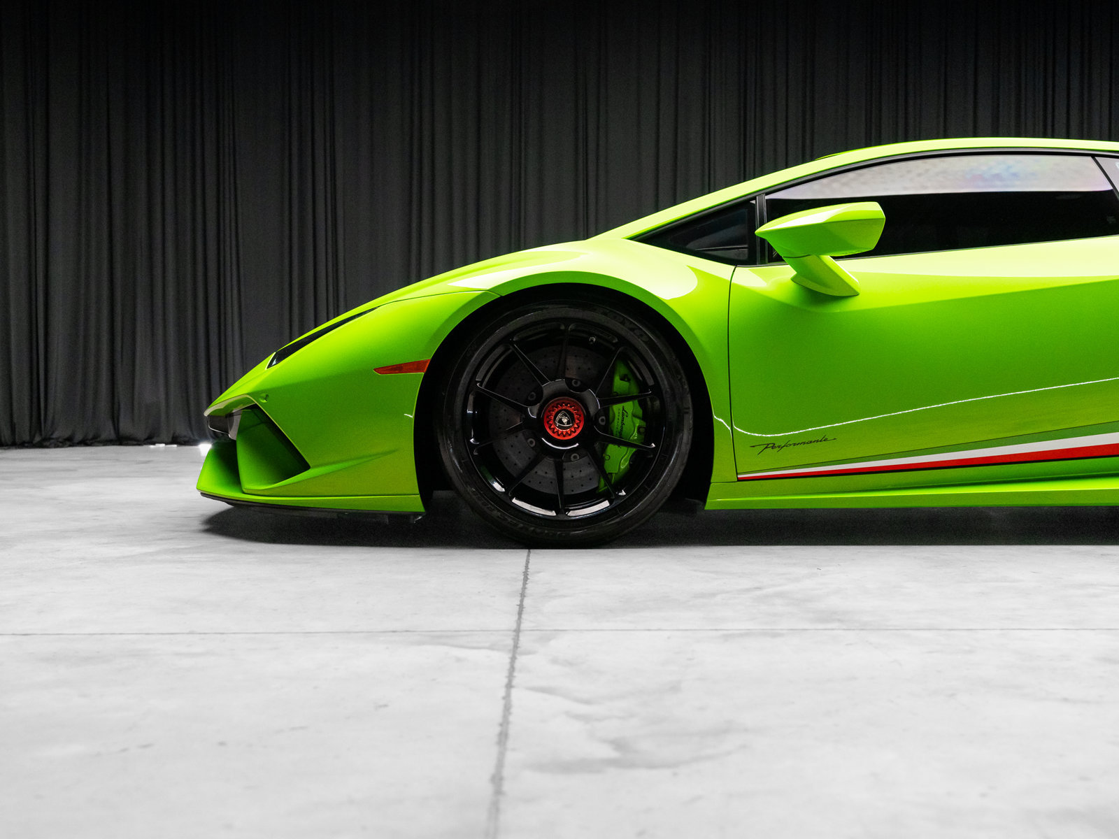 Used 2018 Lamborghini Huracan Performante AWD/4WD image 26