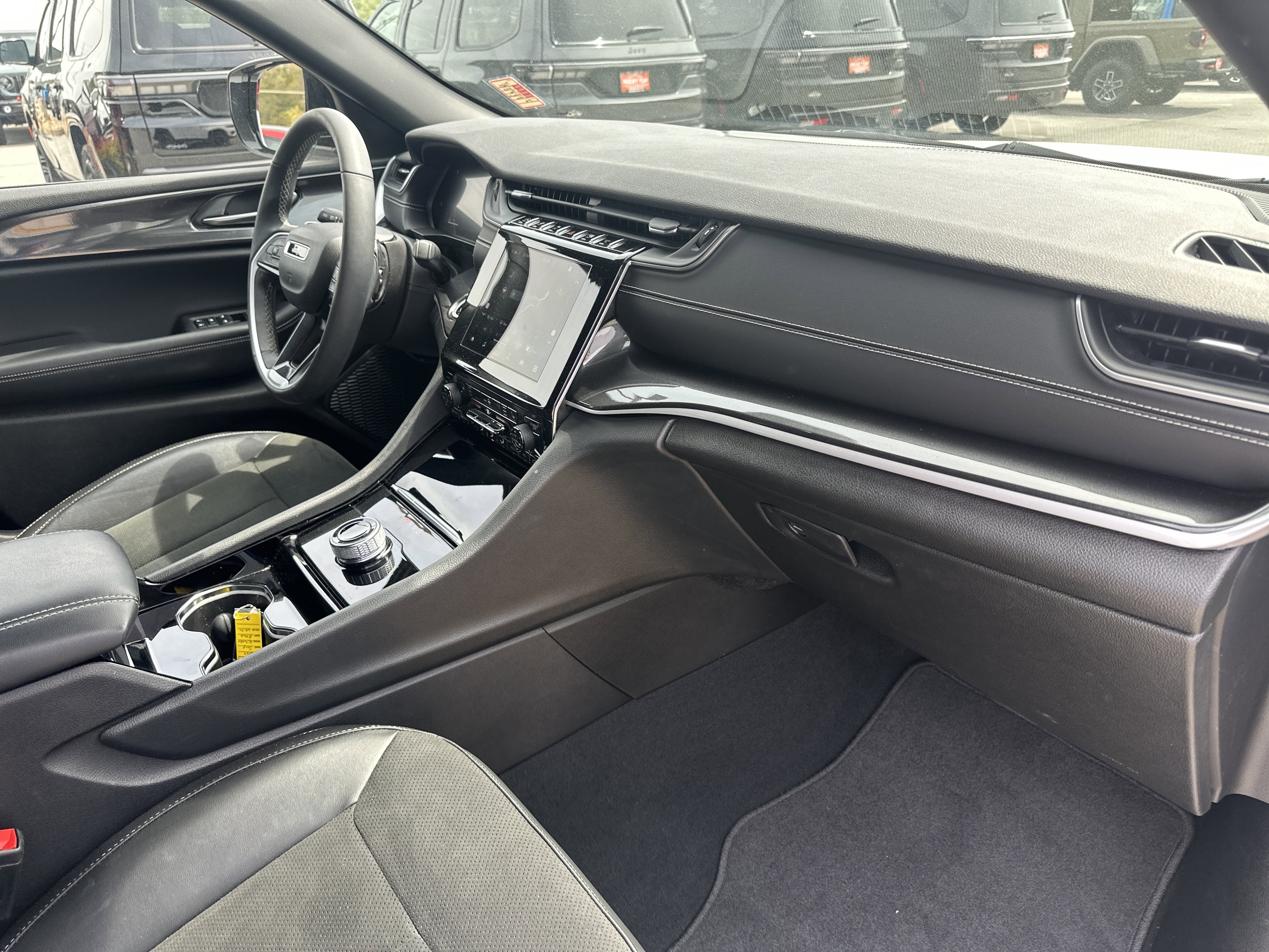 Used 2023 Jeep Grand Cherokee Altitude AWD/4WD image 29