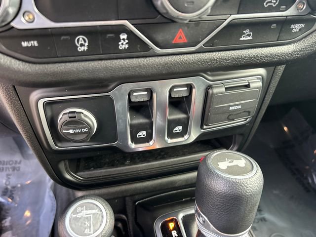 Used 2025 Jeep Wrangler Sport image 23