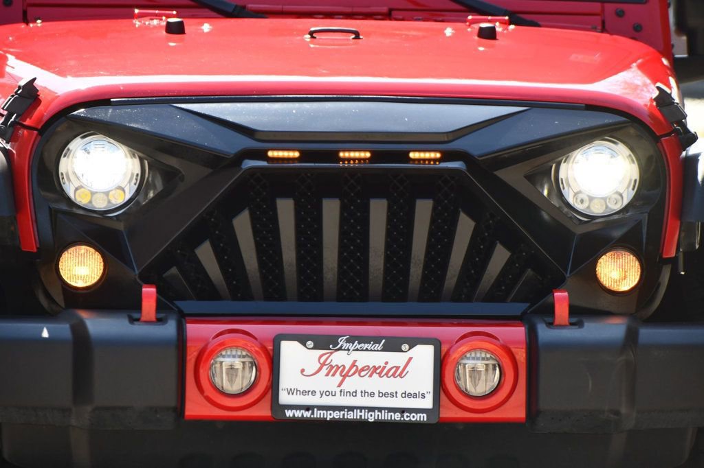 Used 2018 Jeep Wrangler Unlimited Sahara w/ Connectivity Group image 5