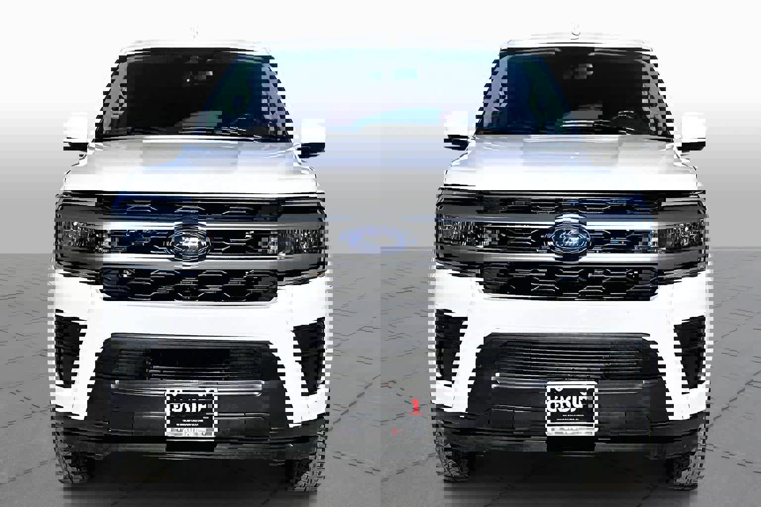 Used 2024 Ford Expedition Max XLT image 3