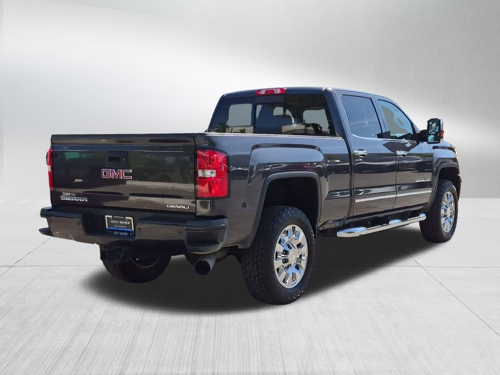 Used 2016 GMC Sierra 2500 Denali w/ Duramax Plus Package AWD/4WD image 5