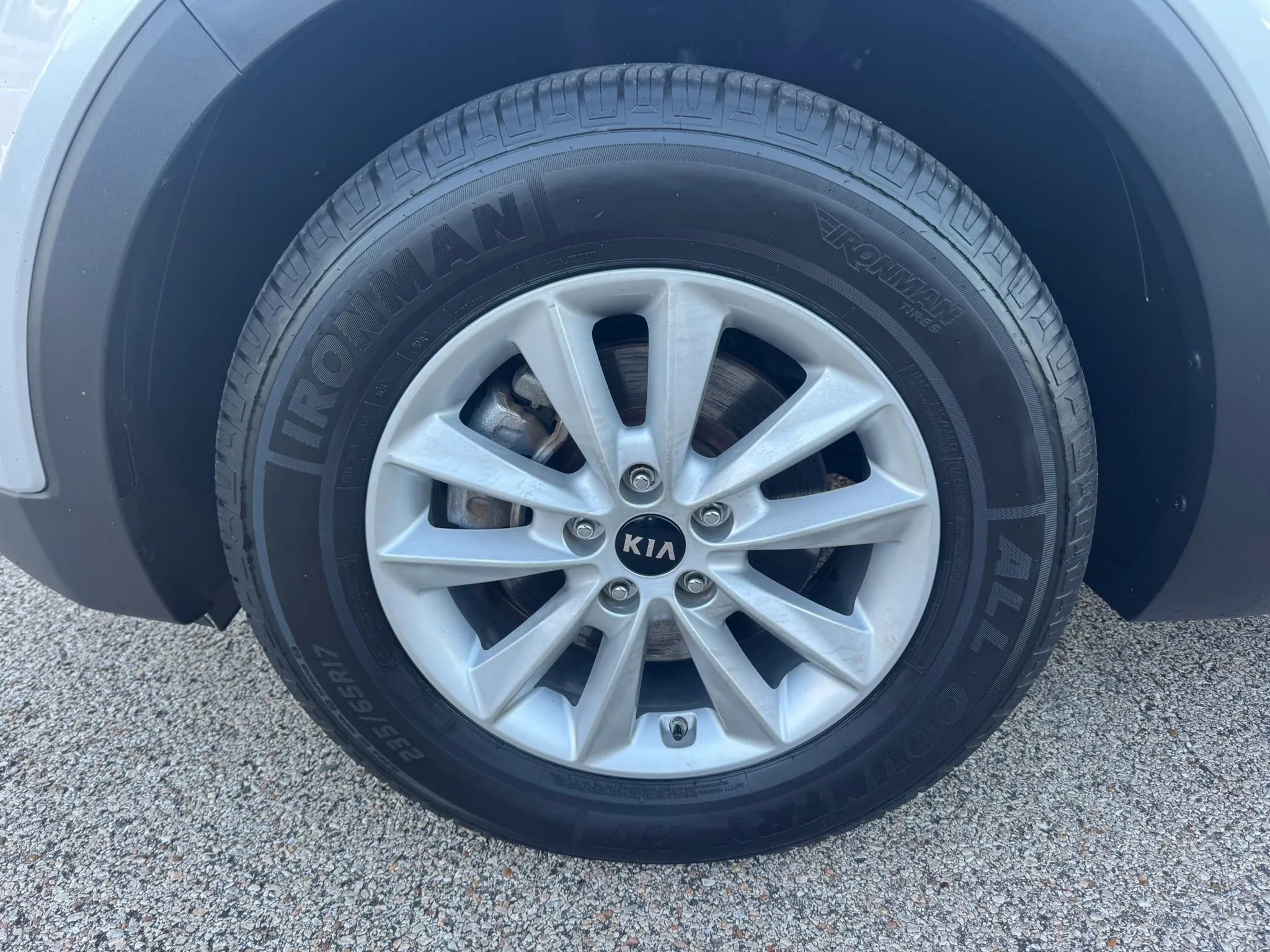 Used 2019 Kia Sorento LX image 10
