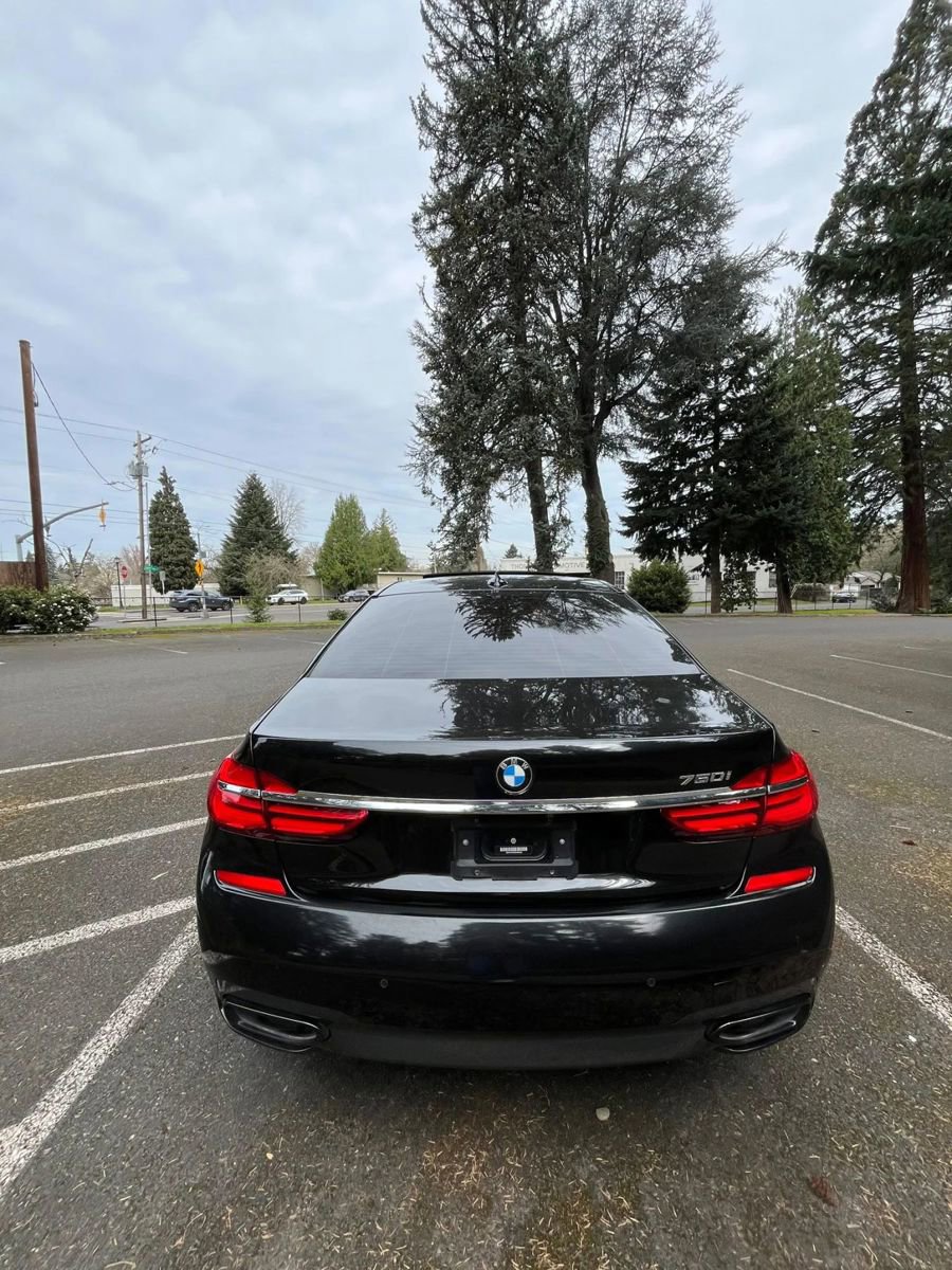 Used 2019 BMW 750i w/ Executive Package RWD image 6