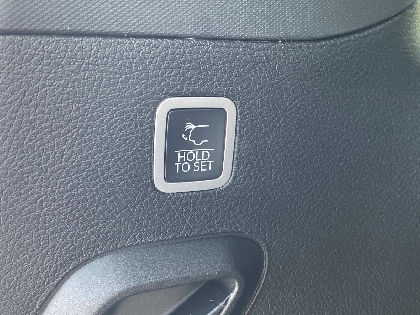 Certified 2024 Jeep Wagoneer Series II w/ Convenience Group I image 6