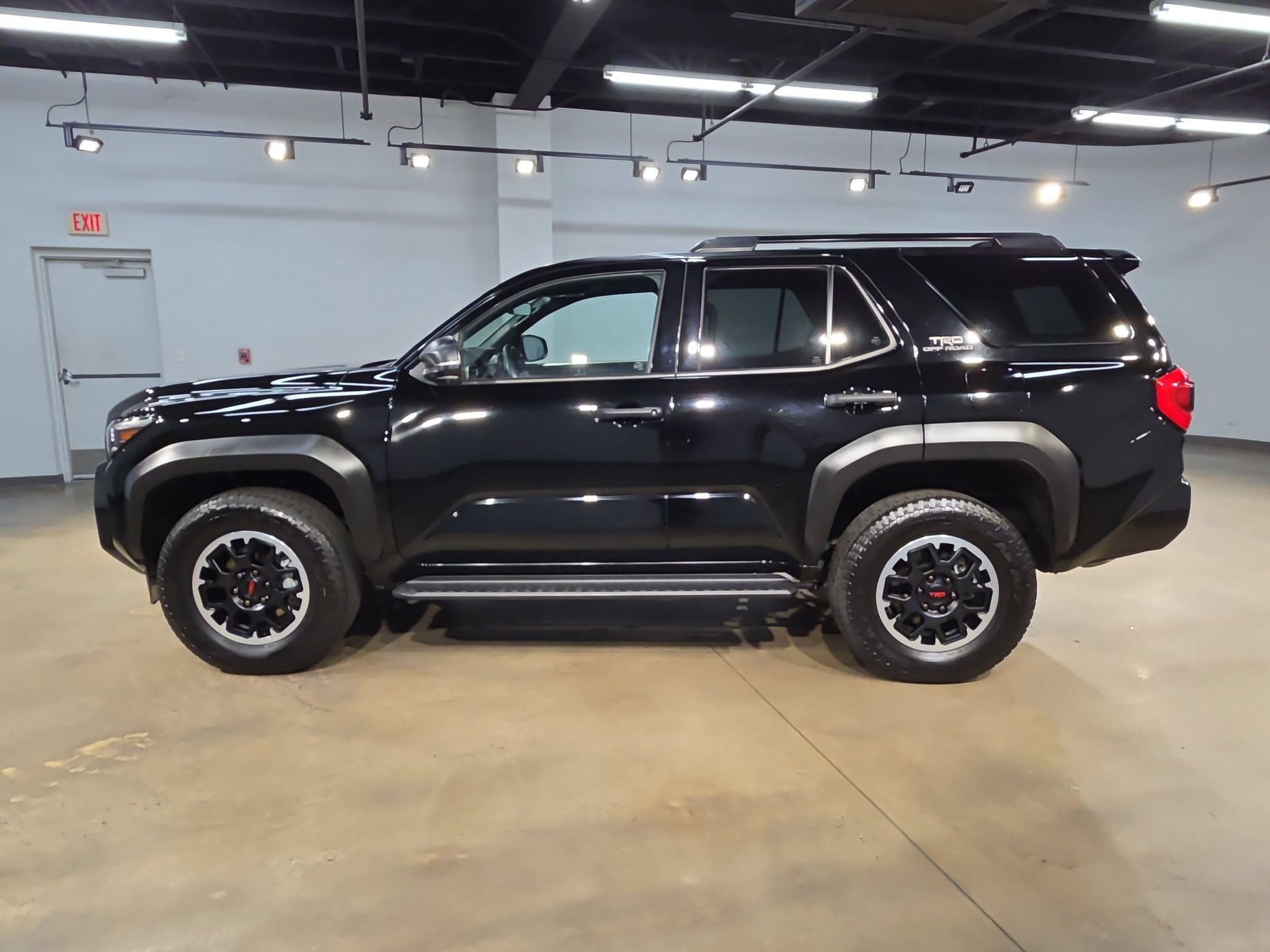 Certified 2025 Toyota 4Runner TRD Off-Road AWD/4WD image 4