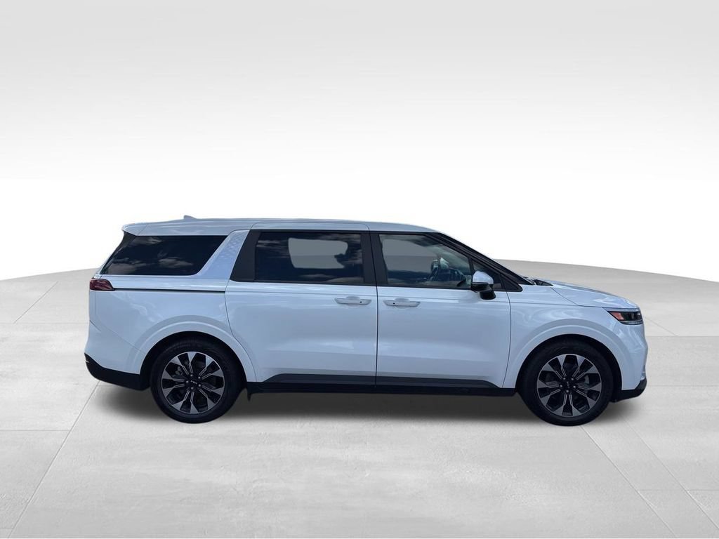 Certified 2023 Kia Carnival EX FWD image 6