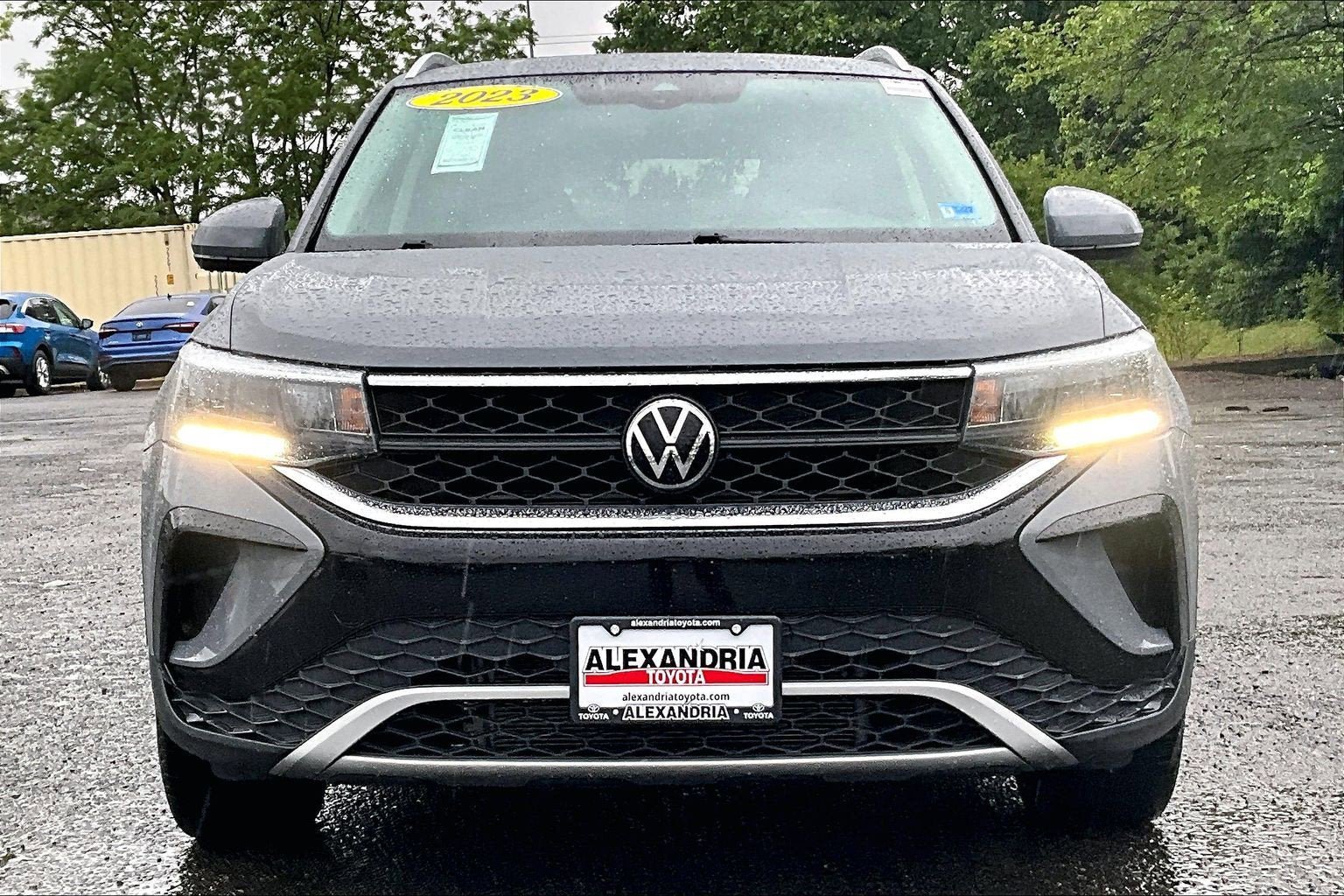 Used 2023 Volkswagen Taos SE w/ Panoramic Sunroof Package AWD/4WD image 3