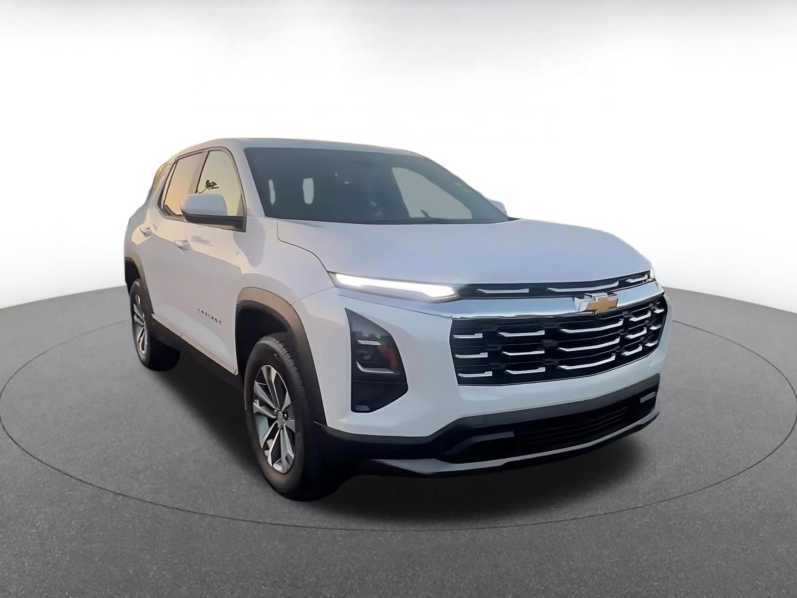 Used 2025 Chevrolet Equinox LT image 3