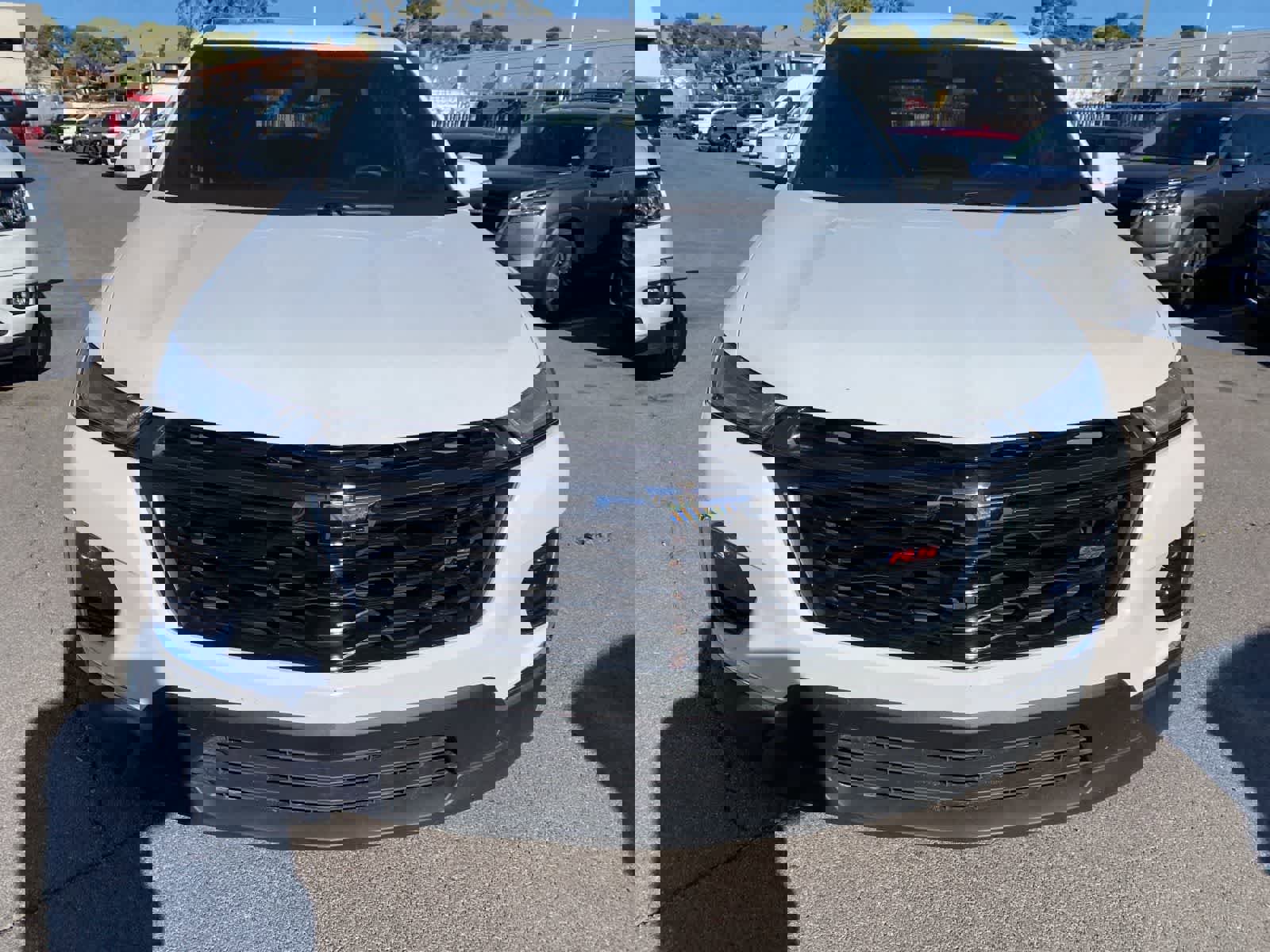 Used 2023 Chevrolet Traverse RS image 2