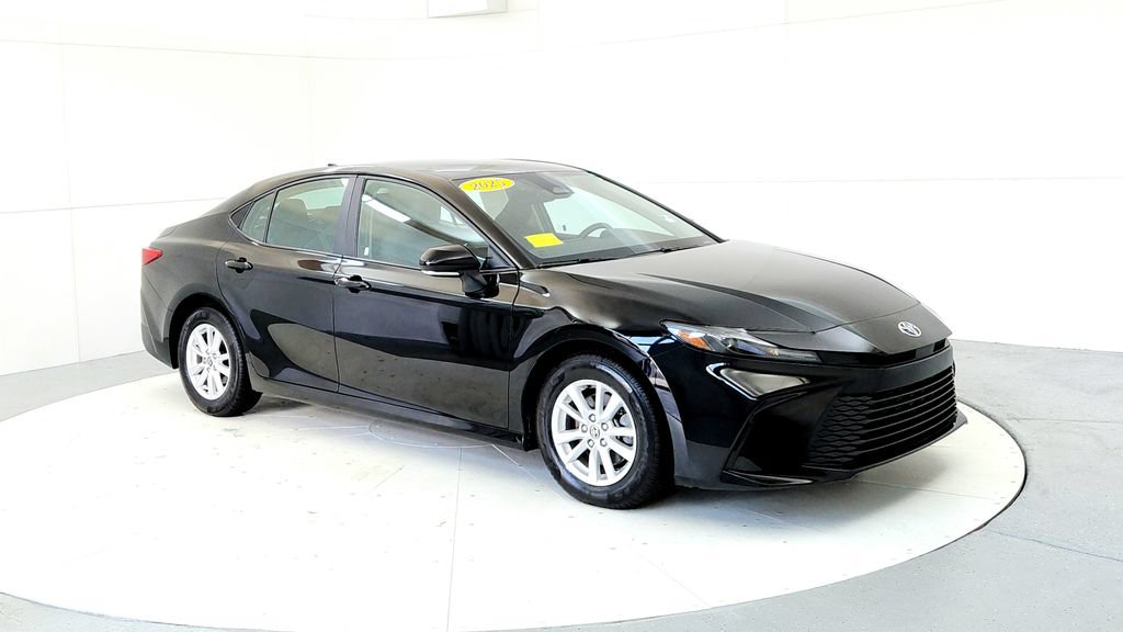 Used 2025 Toyota Camry LE FWD image 7