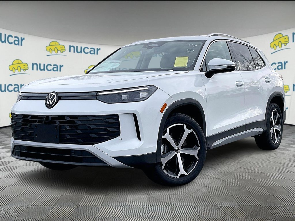 Used 2026 Volkswagen Tiguan SE w/ Panoramic Sunroof Package AWD/4WD image 4