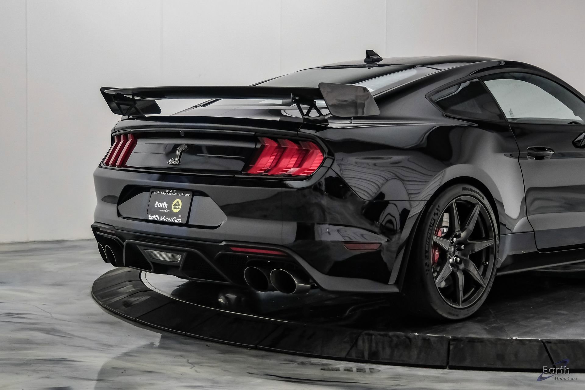 Used 2021 Ford Mustang Shelby GT500 w/ Carbon Fiber Track Pack RWD image 21