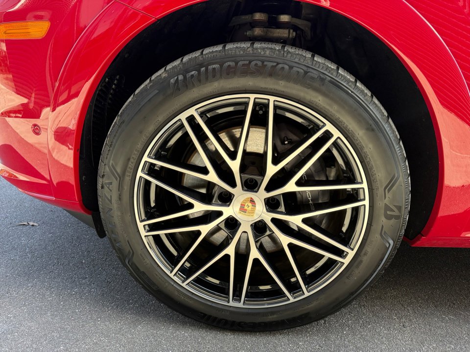 Certified 2025 Porsche Cayenne Coupe image 11