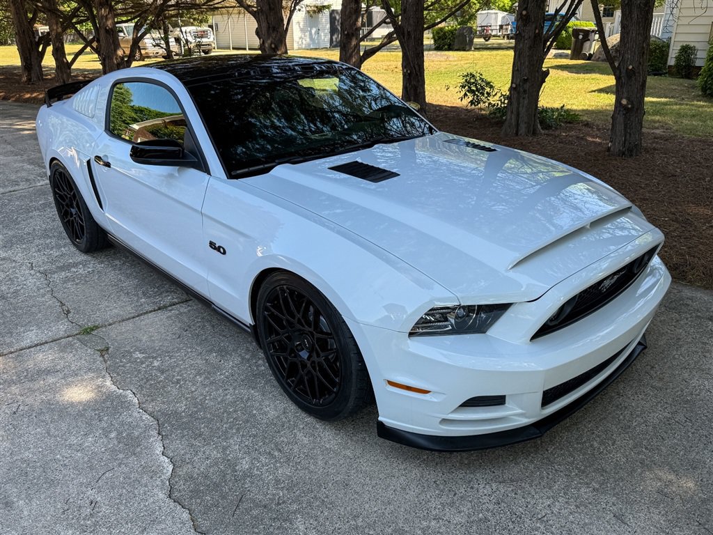 Used 2014 Ford Mustang GT Premium w/ GT Track Package RWD image 28