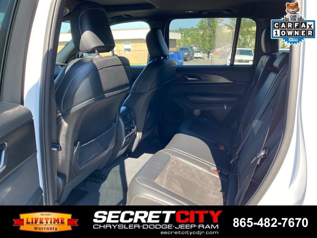 Used 2023 Jeep Grand Cherokee Altitude AWD/4WD image 10
