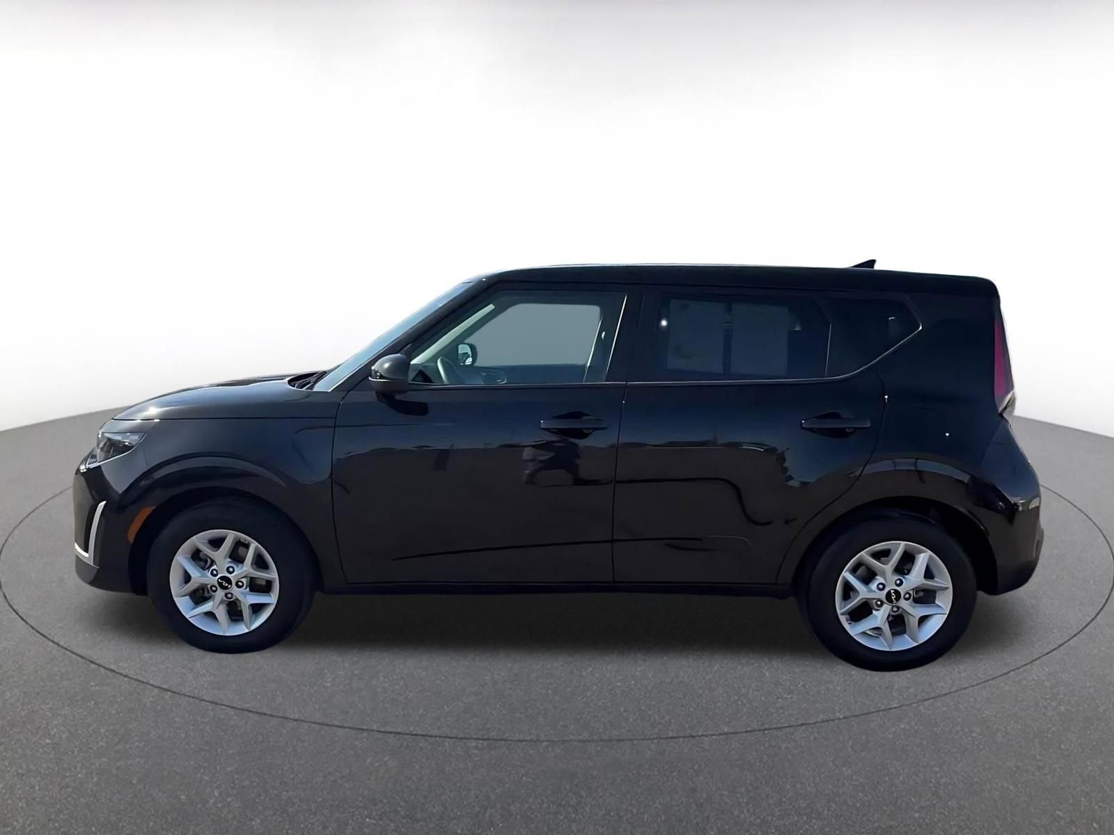 Used 2025 Kia Soul LX w/ LX Technology Package image 9