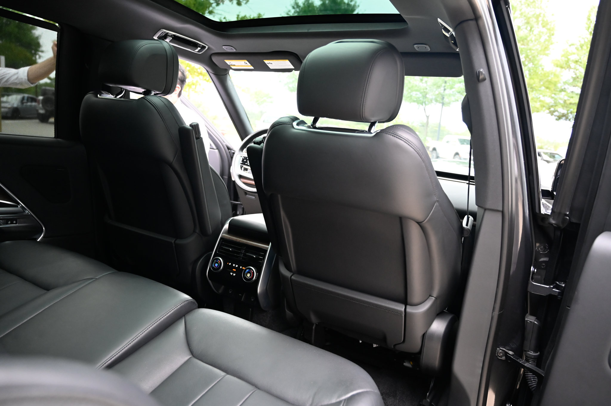 Used 2024 Land Rover Range Rover Long Wheelbase SE AWD/4WD image 53