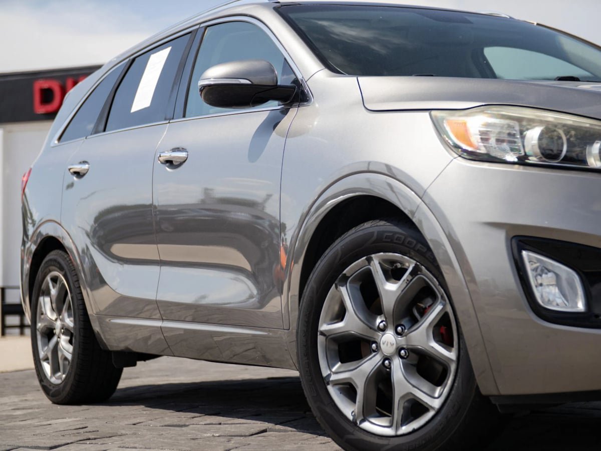 Used 2016 Kia Sorento SX FWD image 3