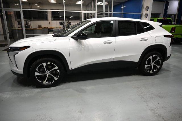 New 2026 Chevrolet Trax RS w/ Sunroof Package FWD image 7