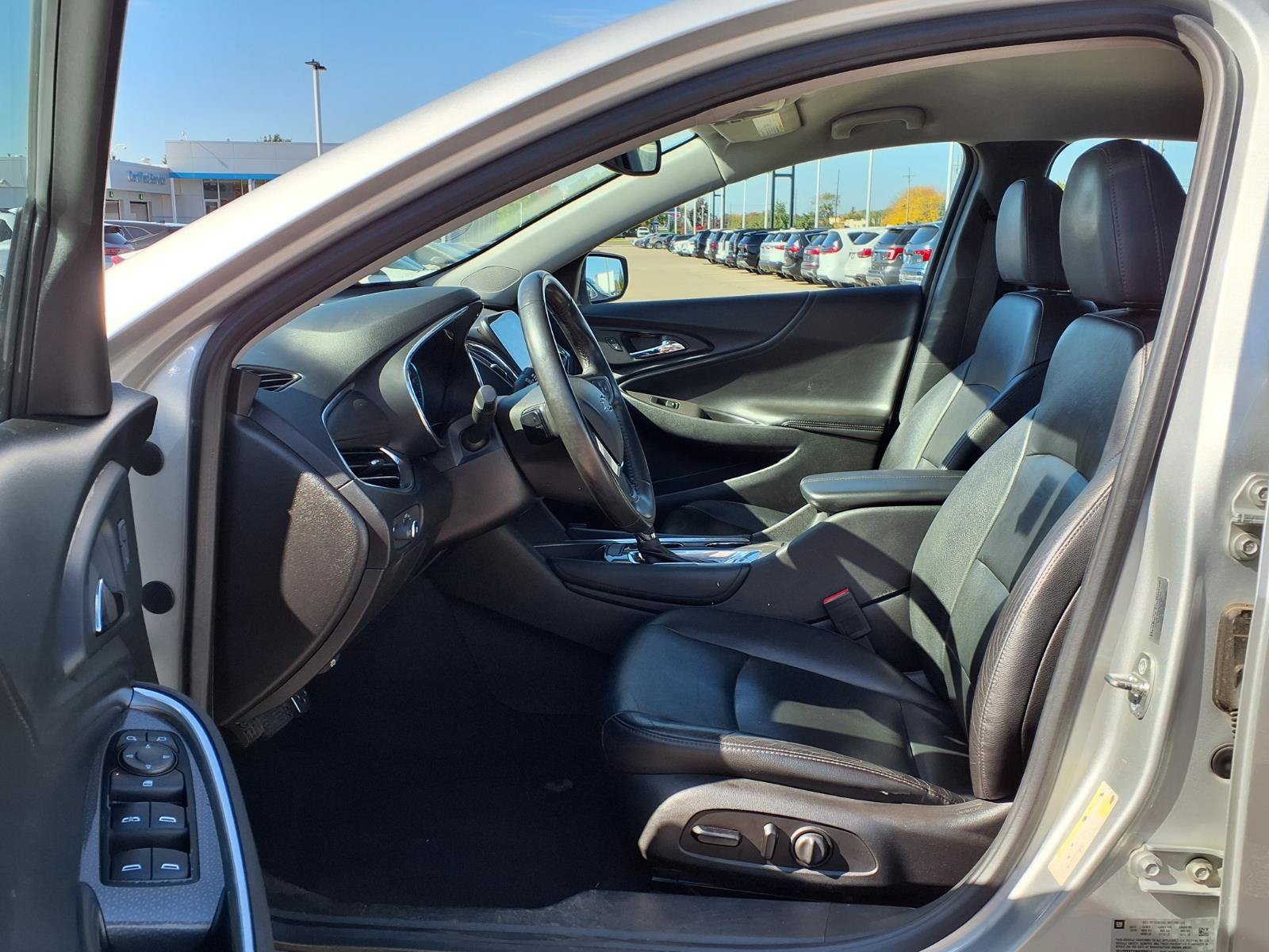 Used 2017 Chevrolet Malibu LT w/ Leather Package FWD image 17