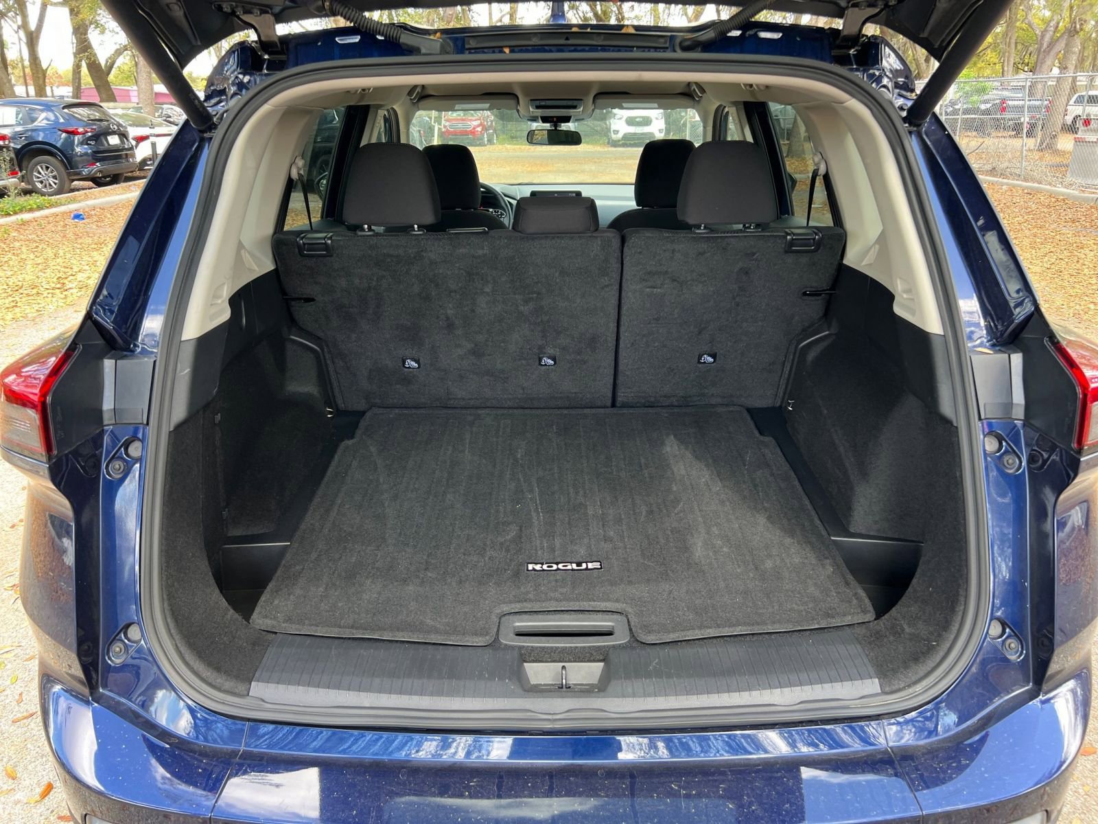 Used 2025 Nissan Rogue SV FWD image 32