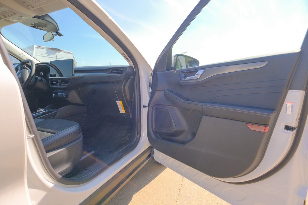 New 2025 Ford Escape SE image 11