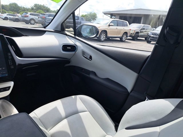 Used 2018 Toyota Prius Four image 3