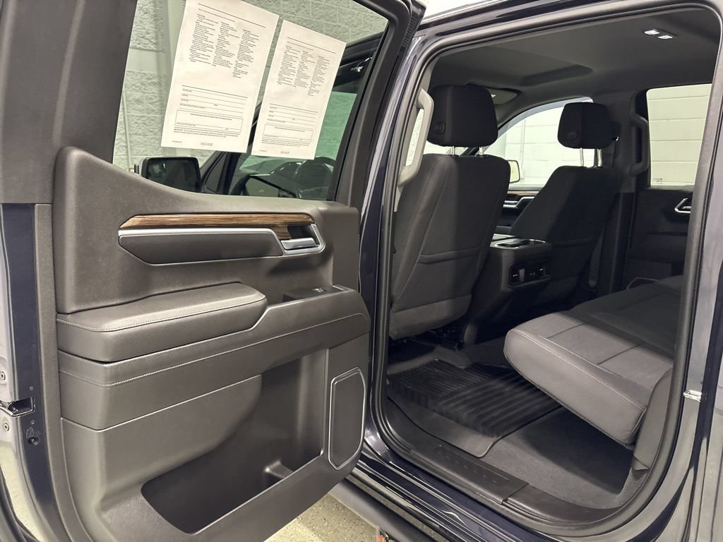 Used 2022 Chevrolet Silverado 1500 LT AWD/4WD image 32