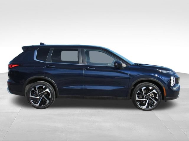 Used 2023 Mitsubishi Outlander SE FWD image 3