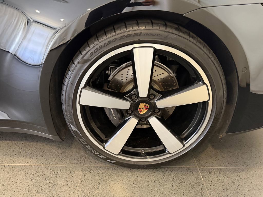 Certified 2025 Porsche 911 Carrera RWD image 11