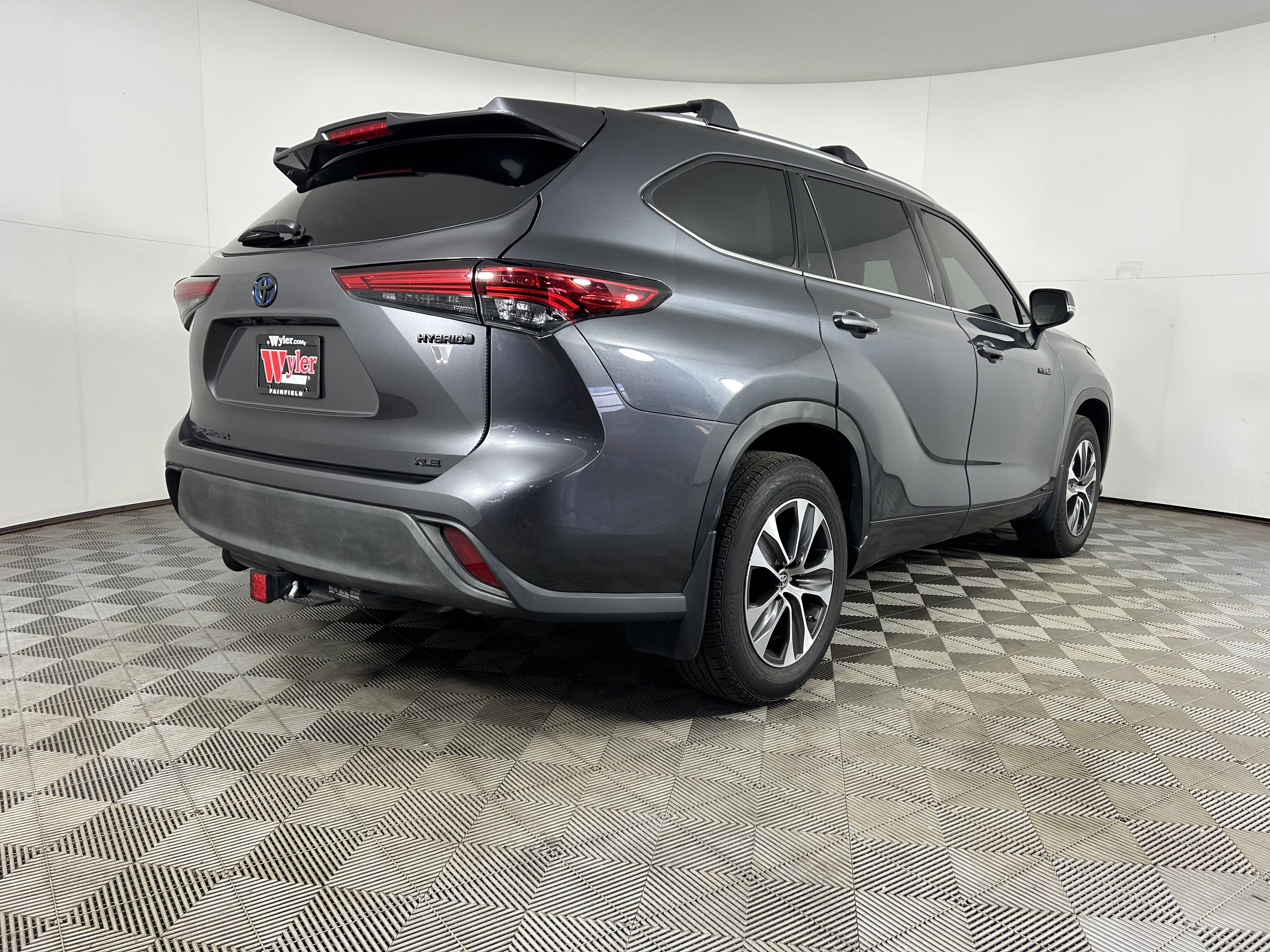 Used 2021 Toyota Highlander XLE image 9