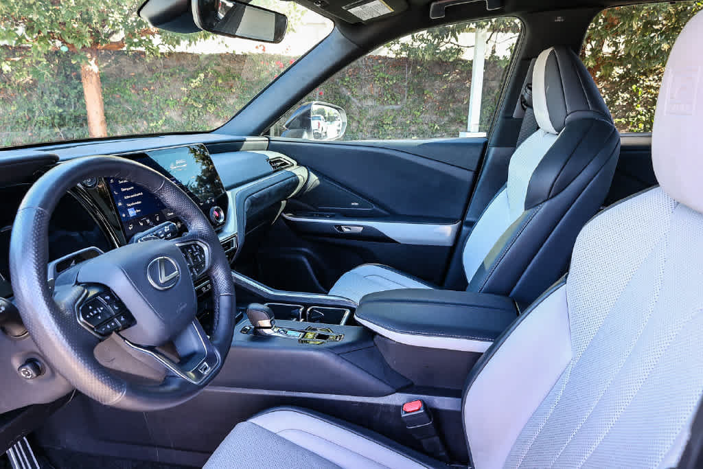 Used 2025 Lexus TX 500h AWD w/ Technology Package image 20