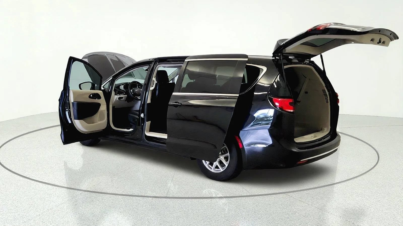 Used 2023 Chrysler Pacifica Touring-L FWD image 10