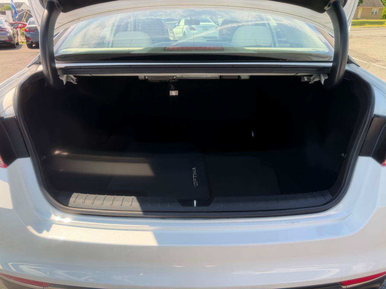 Used 2017 Kia Optima LX FWD image 29