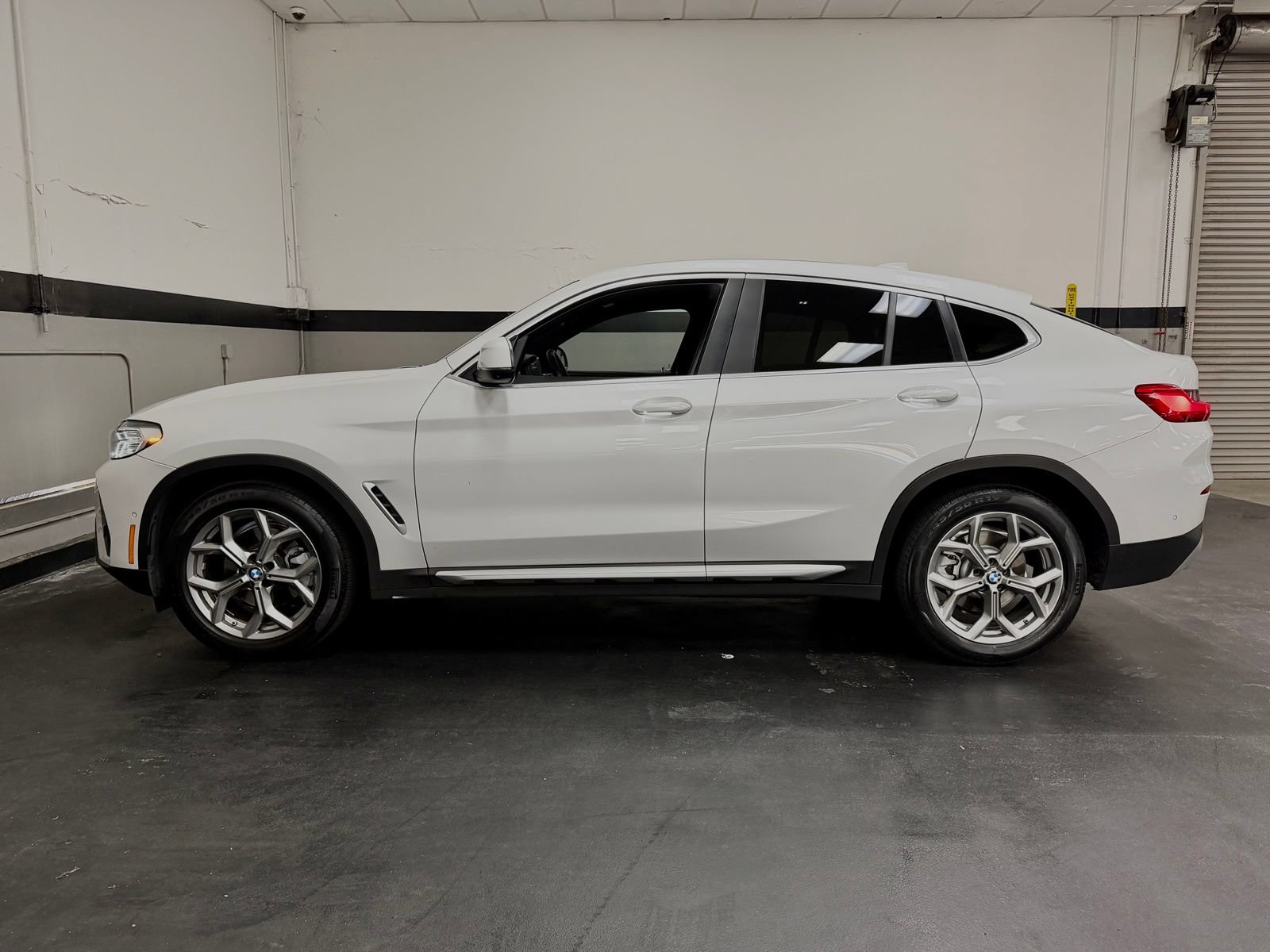 Used 2023 BMW X4 xDrive30i w/ Parking Assistance Package AWD/4WD image 9