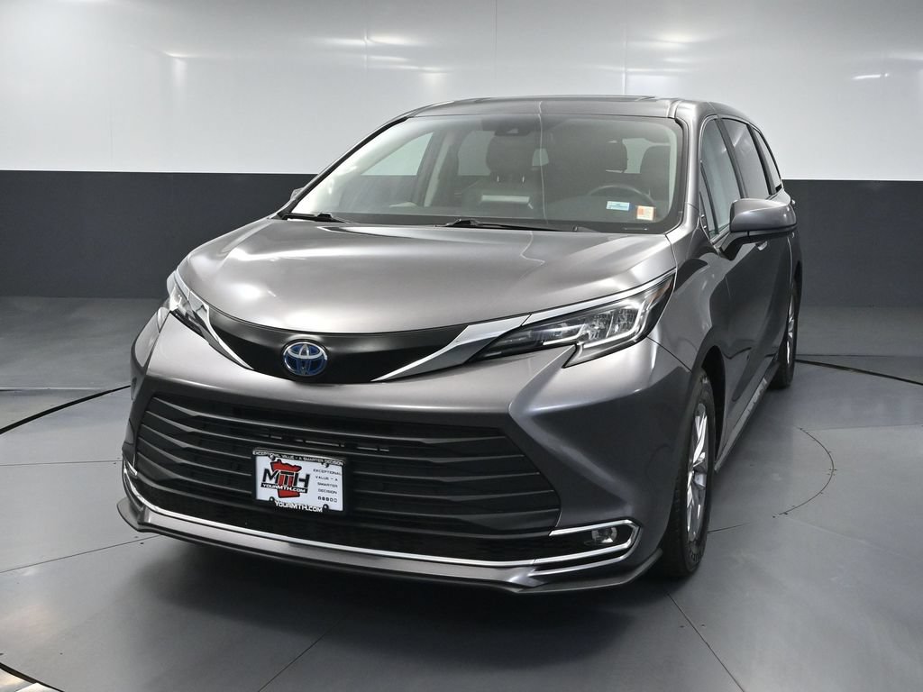 Used 2022 Toyota Sienna XLE AWD/4WD image 11