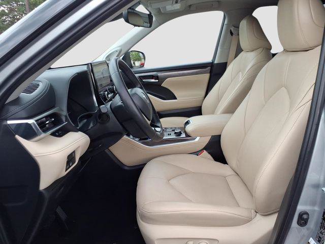 Certified 2024 Toyota Highlander Limited AWD/4WD image 6