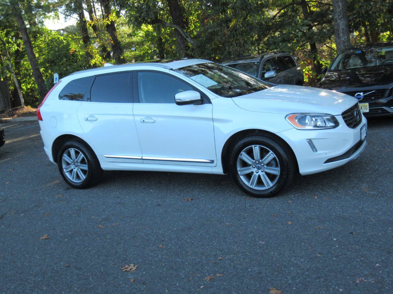 Used 2017 Volvo XC60 T5 Inscription w/ Advanced Package AWD/4WD image 7