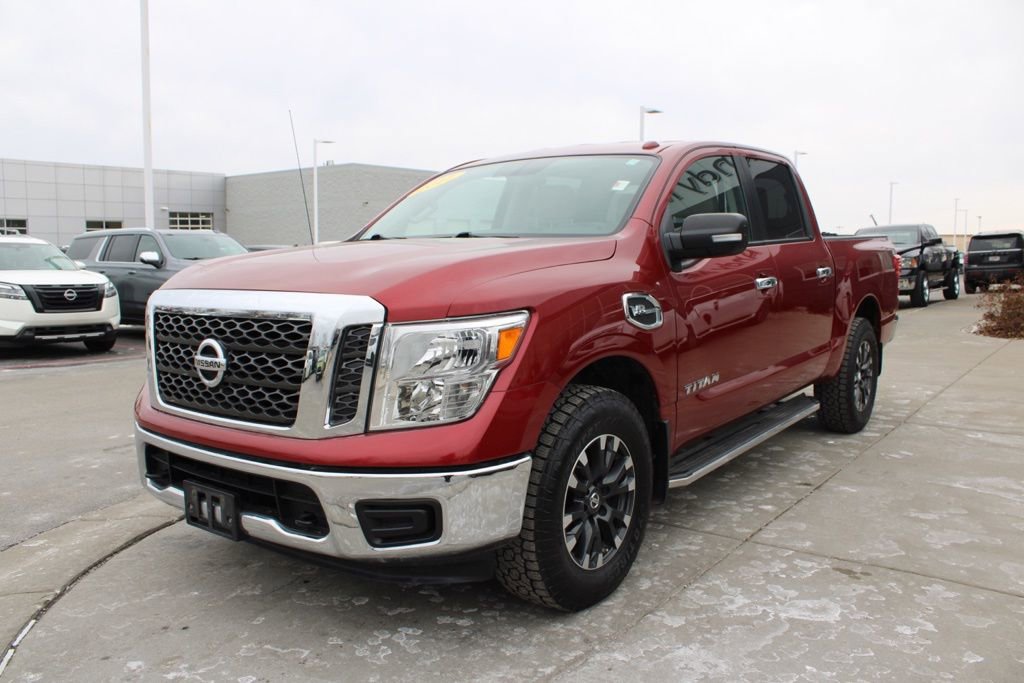 Used 2017 Nissan Titan SV image 3