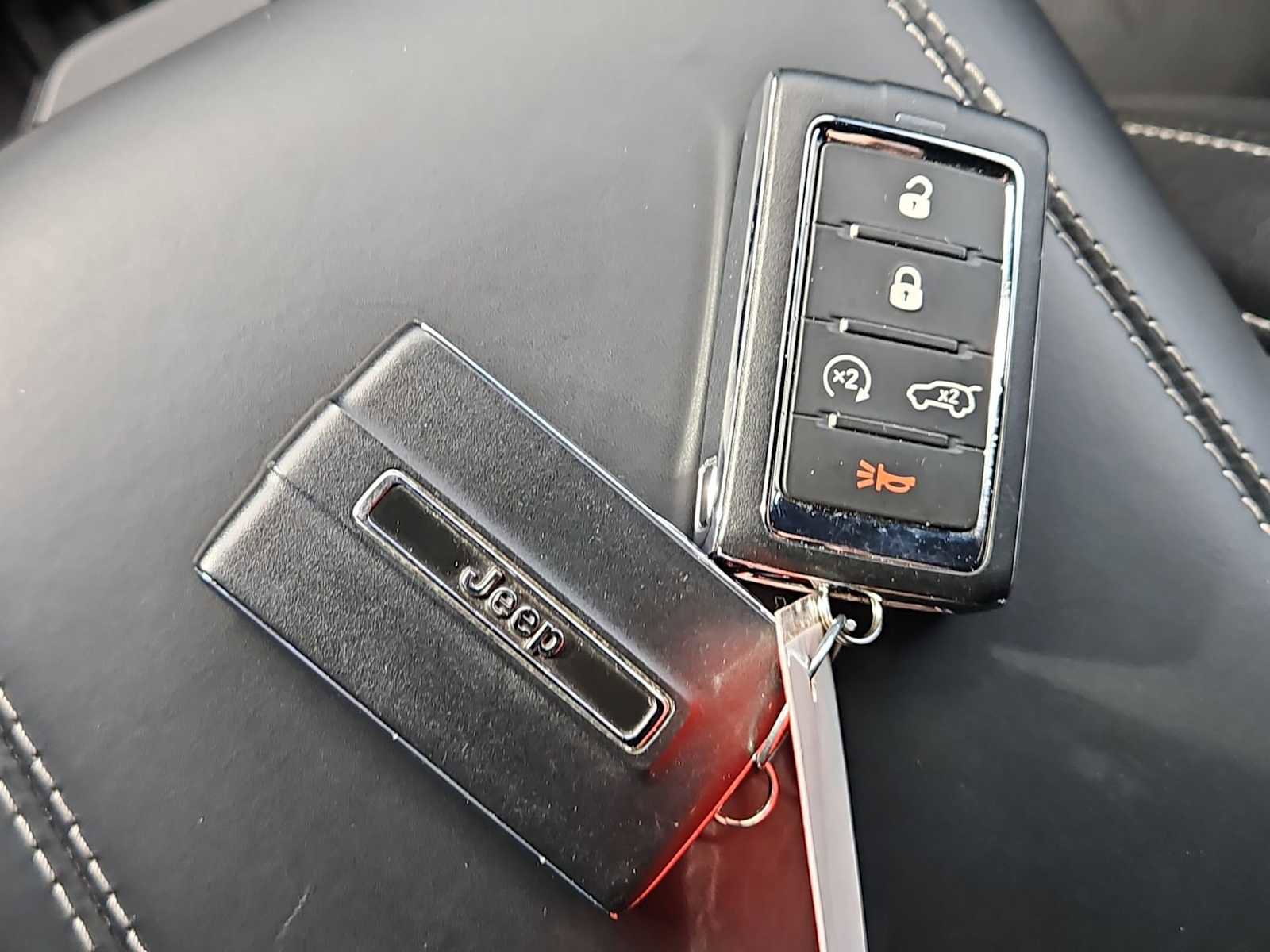 Used 2022 Jeep Grand Cherokee L Overland w/ Luxury Tech Group IV image 37