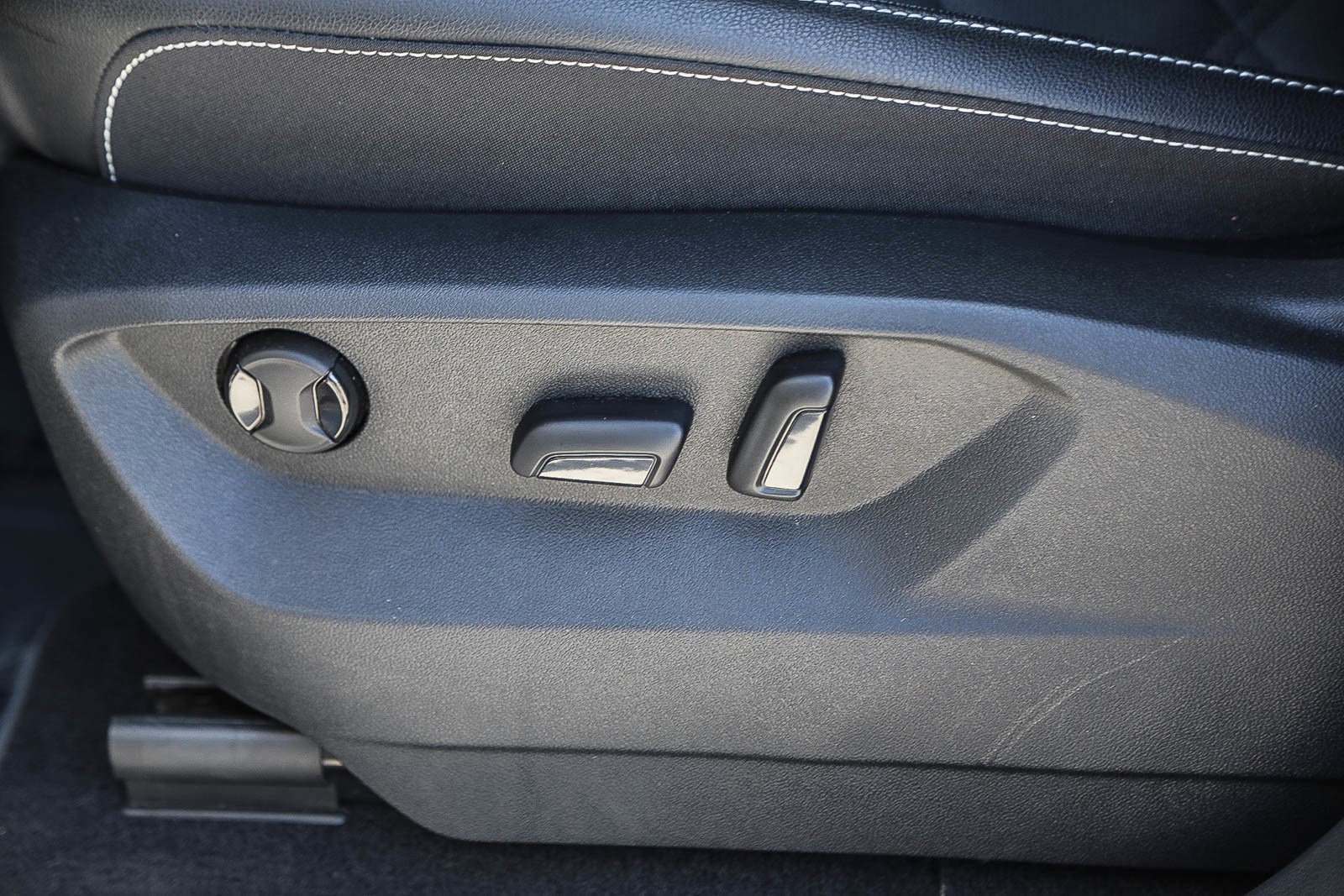 Used 2024 Volkswagen Atlas SE image 19